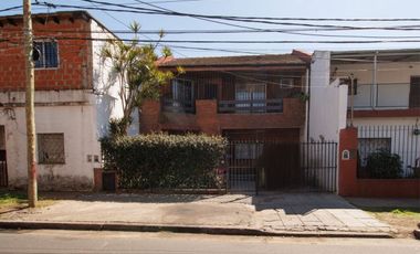 casa venta en Carapachay 5 amb. PERMUTA