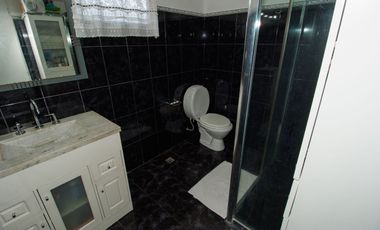 casa venta en Carapachay 5 amb. PERMUTA