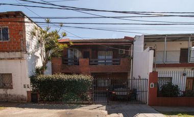 casa venta en Carapachay 5 amb. PERMUTA