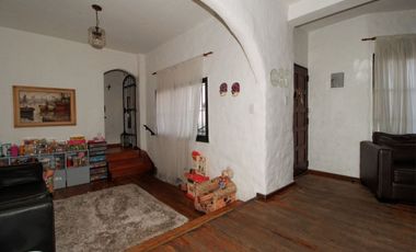 casa venta en Carapachay 5 amb. PERMUTA