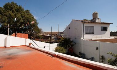 casa venta en Carapachay 5 amb. PERMUTA