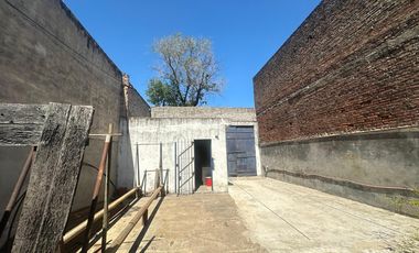 GALPÓN SEMICUBIERTO OFICINA BAÑO LANÚS OESTE