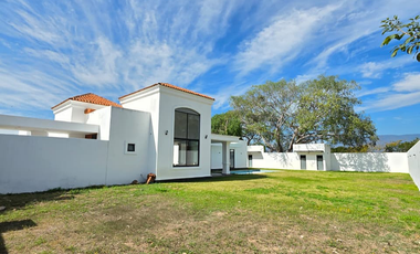 RESIDENCIA EN COTO PRIVADO, ALBERCA, 4 RECÁMARAS, 6.5 BAÑOS, COCHERA 3 AUTOS