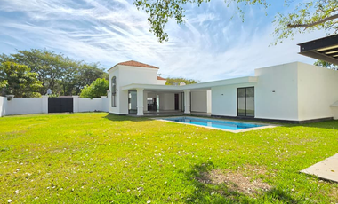 RESIDENCIA EN COTO PRIVADO, ALBERCA, 4 RECÁMARAS, 6.5 BAÑOS, COCHERA 3 AUTOS