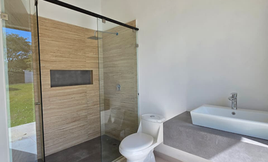 RESIDENCIA EN COTO PRIVADO, ALBERCA, 4 RECÁMARAS, 6.5 BAÑOS, COCHERA 3 AUTOS