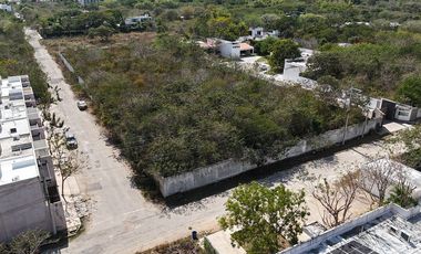 Terreno en venta en esquina Temozón Norte