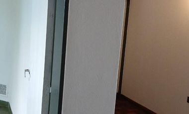 USO COMERCIAL: CASA DE 200M2 CUBIERTOS - 4 DORM - TERRAZAS.