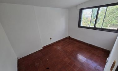 USO COMERCIAL: CASA DE 200M2 CUBIERTOS - 4 DORM - TERRAZAS - COCHERAS
