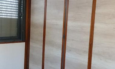 USO COMERCIAL: CASA DE 200M2 CUBIERTOS - 4 DORM - TERRAZAS.