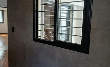 USO COMERCIAL: CASA DE 200M2 CUBIERTOS - 4 DORM - TERRAZAS.