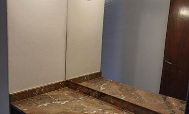 USO COMERCIAL: CASA DE 200M2 CUBIERTOS - 4 DORM - TERRAZAS.