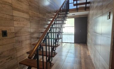 USO COMERCIAL: CASA DE 200M2 CUBIERTOS - 4 DORM - TERRAZAS - COCHERAS