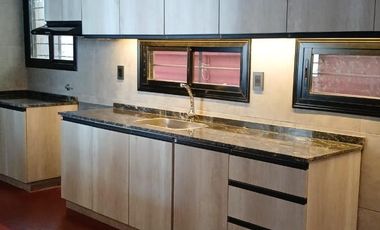 USO COMERCIAL: CASA DE 200M2 CUBIERTOS - 4 DORM - TERRAZAS.