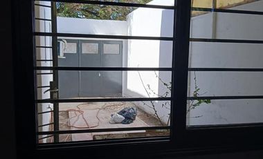 USO COMERCIAL: CASA DE 200M2 CUBIERTOS - 4 DORM - TERRAZAS.