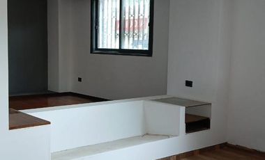 USO COMERCIAL: CASA DE 200M2 CUBIERTOS - 4 DORM - TERRAZAS.