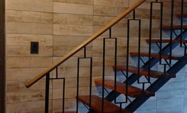 USO COMERCIAL: CASA DE 200M2 CUBIERTOS - 4 DORM - TERRAZAS.