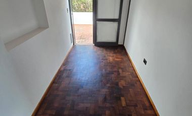 USO COMERCIAL: CASA DE 200M2 CUBIERTOS - 4 DORM - TERRAZAS - COCHERAS