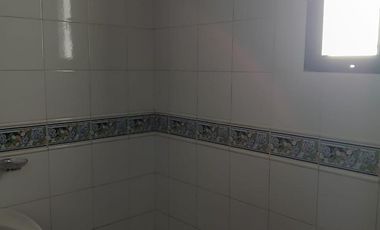 USO COMERCIAL: CASA DE 200M2 CUBIERTOS - 4 DORM - TERRAZAS.