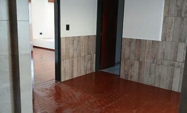 USO COMERCIAL: CASA DE 200M2 CUBIERTOS - 4 DORM - TERRAZAS.