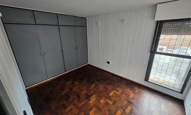USO COMERCIAL: CASA DE 200M2 CUBIERTOS - 4 DORM - TERRAZAS - COCHERAS