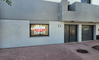 USO COMERCIAL: CASA DE 200M2 CUBIERTOS - 4 DORM - TERRAZAS.