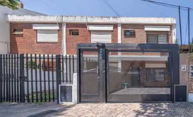 VENTA TRIPLEX 3 AMBIENTES CON COCHERA OLIVOS