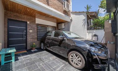 VENTA TRIPLEX 3 AMBIENTES CON COCHERA OLIVOS