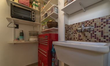 VENTA TRIPLEX 3 AMBIENTES CON COCHERA OLIVOS