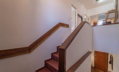 VENTA TRIPLEX 3 AMBIENTES CON COCHERA OLIVOS