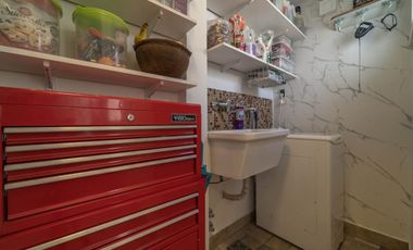 VENTA TRIPLEX 3 AMBIENTES CON COCHERA OLIVOS