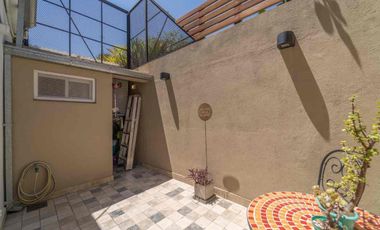 VENTA TRIPLEX 3 AMBIENTES CON COCHERA OLIVOS