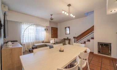 VENTA TRIPLEX 3 AMBIENTES CON COCHERA OLIVOS