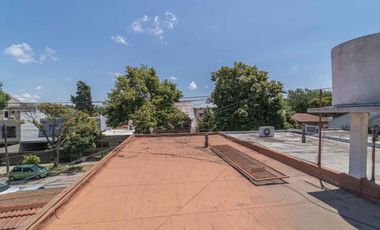 VENTA TRIPLEX 3 AMBIENTES CON COCHERA OLIVOS