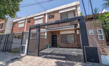 VENTA TRIPLEX 3 AMBIENTES CON COCHERA OLIVOS