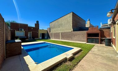 SE VENDE CASA PATIO/PILETA Y QUINCHO EN PRADERA II