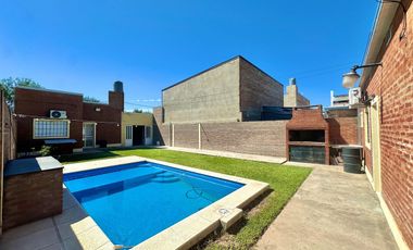 SE VENDE CASA PATIO/PILETA Y QUINCHO EN PRADERA II