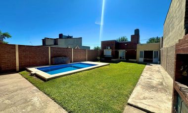 SE VENDE CASA PATIO/PILETA Y QUINCHO EN PRADERA II