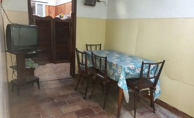 Casa 4 ambientes venta con cochera a refaccionar
