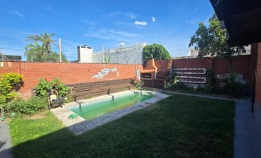 VENTA HERMOSA CASA DE 3 D EN VILLA ARGENTINA