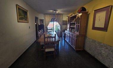 VENTA HERMOSA CASA DE 3 D EN VILLA ARGENTINA
