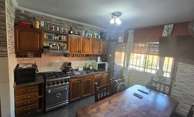 VENTA HERMOSA CASA DE 3 D EN VILLA ARGENTINA