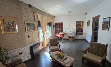 VENTA HERMOSA CASA DE 3 D EN VILLA ARGENTINA