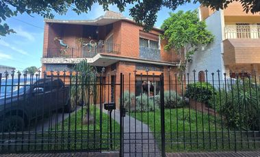 VENTA HERMOSA CASA DE 3 D EN VILLA ARGENTINA