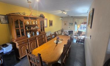 VENTA HERMOSA CASA DE 3 D EN VILLA ARGENTINA