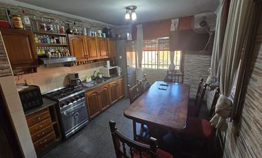 VENTA HERMOSA CASA DE 3 D EN VILLA ARGENTINA