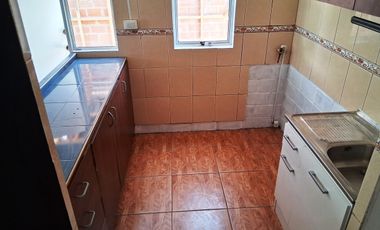 SE ARRIENDA CASA 2 PISOS EN LIMACHE