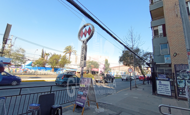 Se vende oficina con bodega. Metro Lo Vial. San Miguel