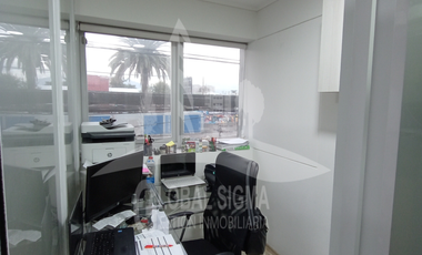 Se vende oficina con bodega. Metro Lo Vial. San Miguel