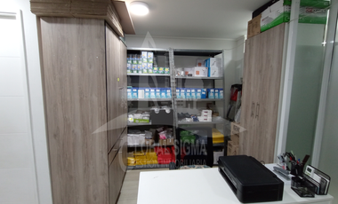 Se vende oficina con bodega. Metro Lo Vial. San Miguel