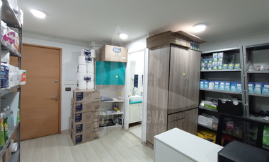 Se vende oficina con bodega. Metro Lo Vial. San Miguel